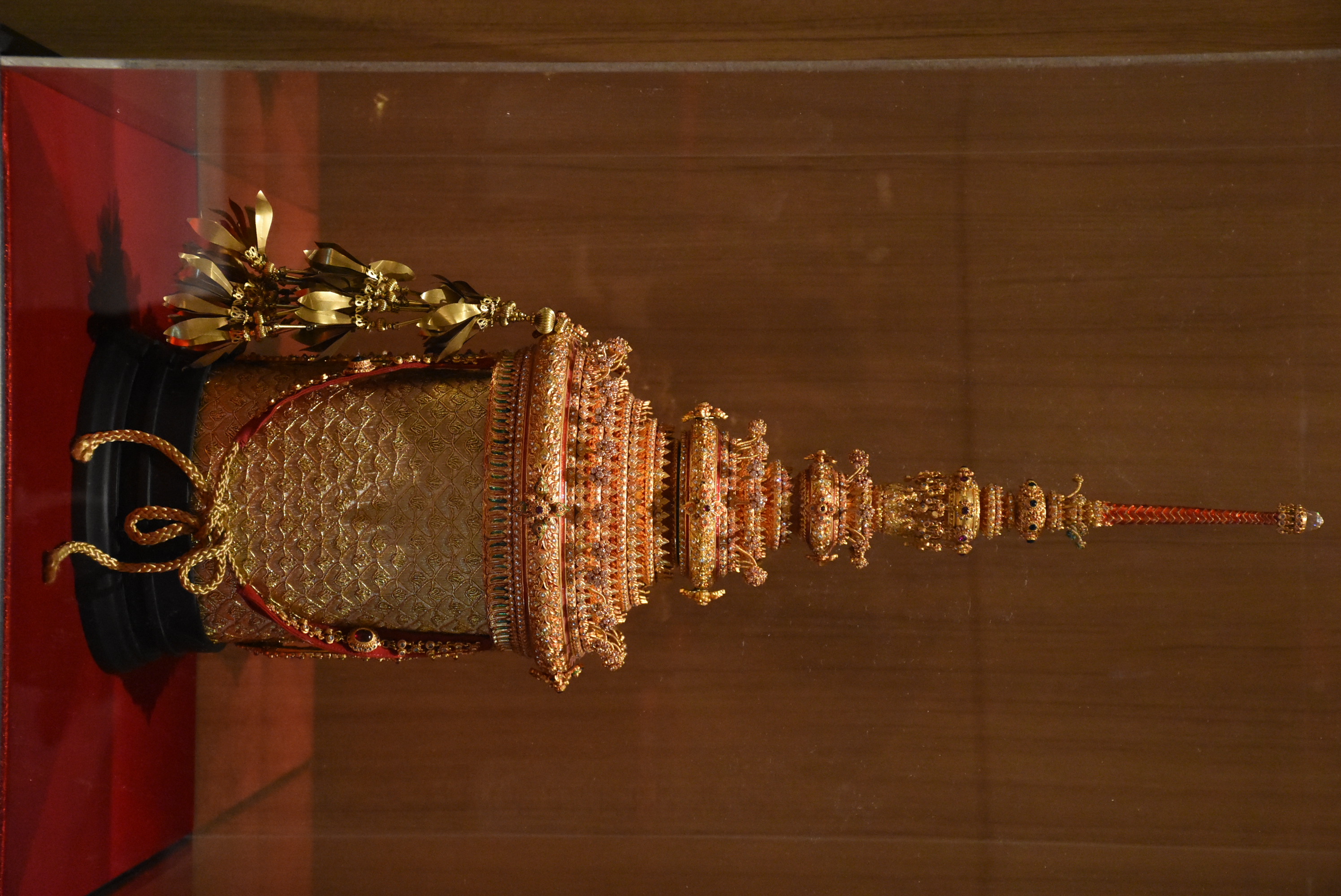 พระมหาพิชัยมงกุฎ (จำลอง)